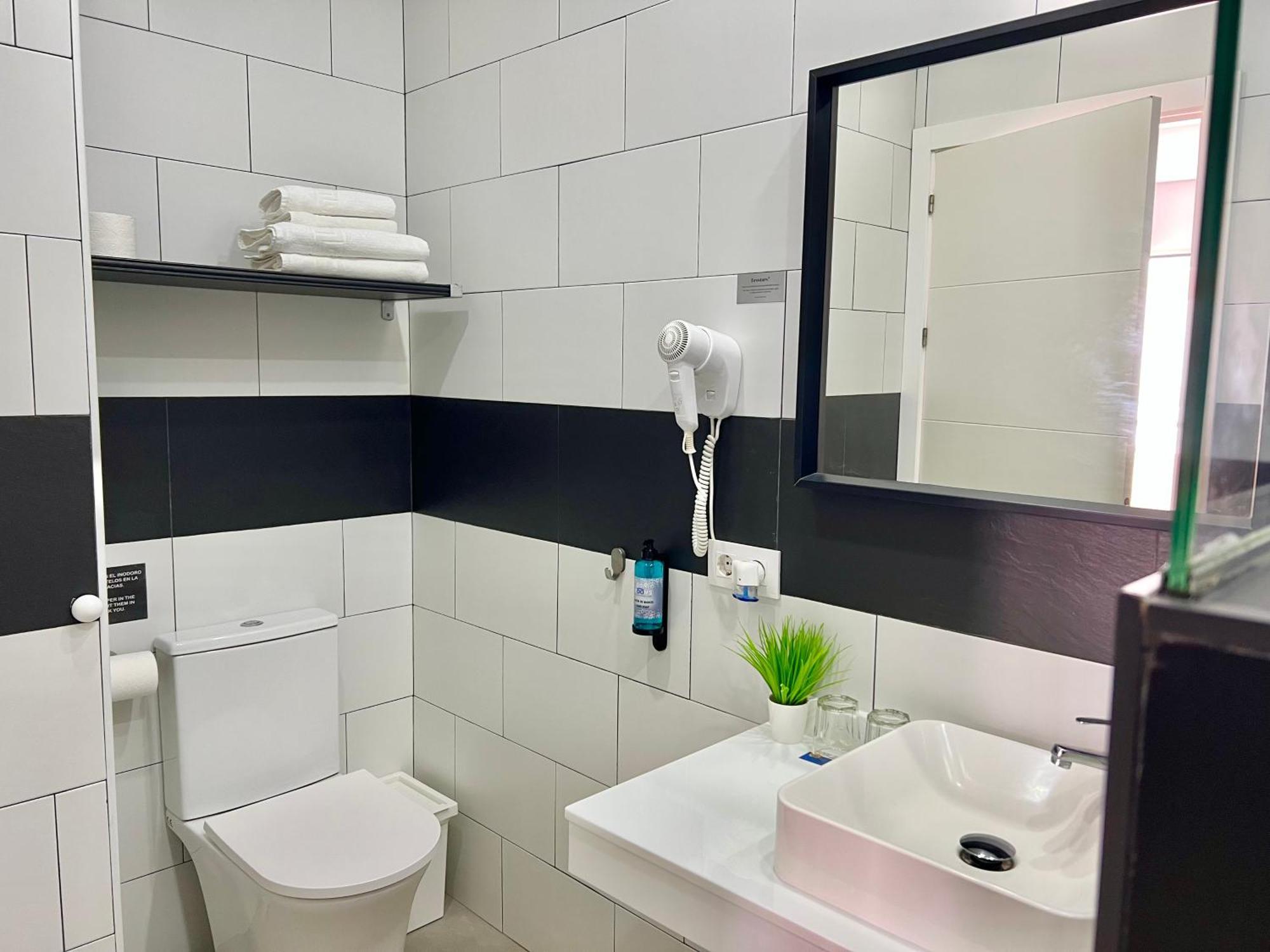 Dori Rooms Hostal Тарифа Экстерьер фото
