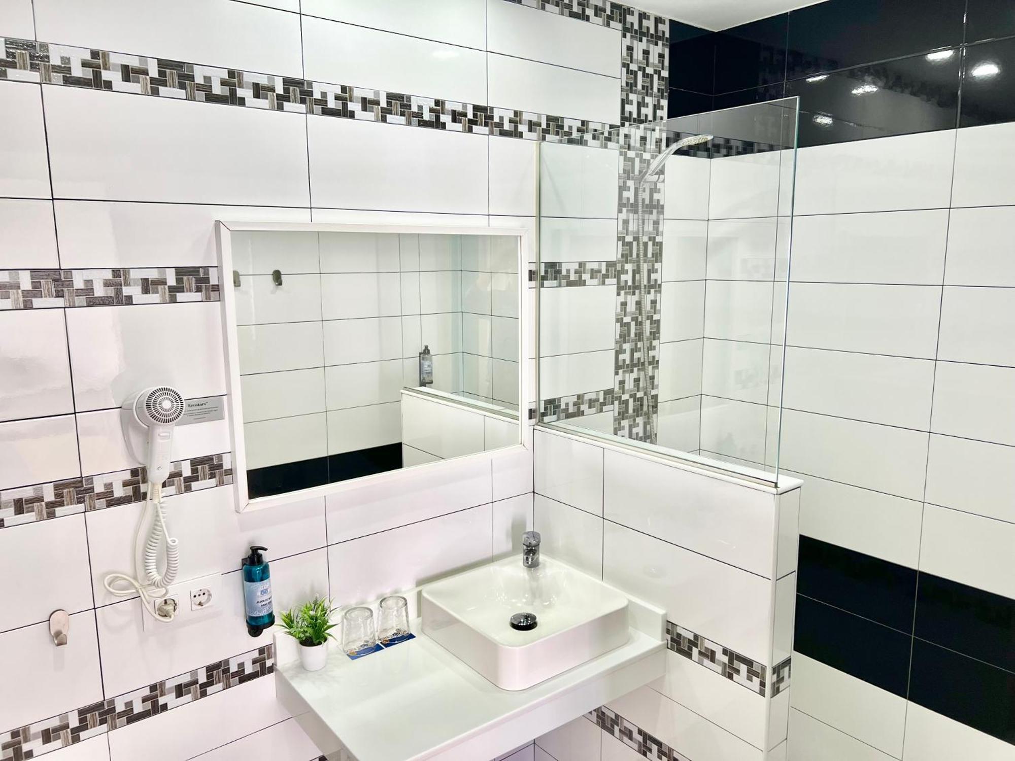 Dori Rooms Hostal Тарифа Экстерьер фото
